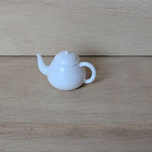 Mini Tea Pot, white teapot miniature Doll House Accessory, New no Tag, plastic
